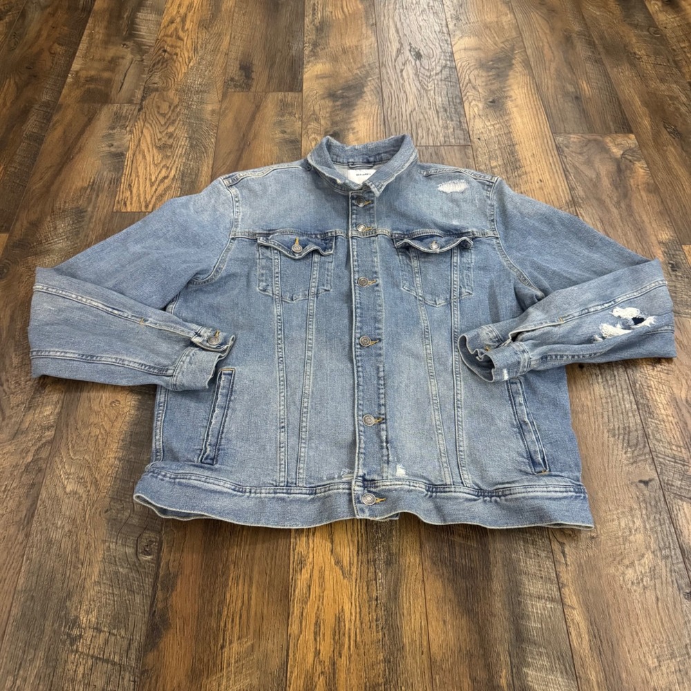 Old Navy Mens XL Distressed Denim Trucker Jacket Light Wash Blue Jean Jacket